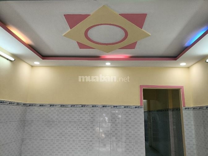 NHÀ HẼM THÔNG XE HƠI ĐẬU TRƯỚC CỬA , DOANH THU ĐANG SẴN 4 TRIỆU/THÁNG