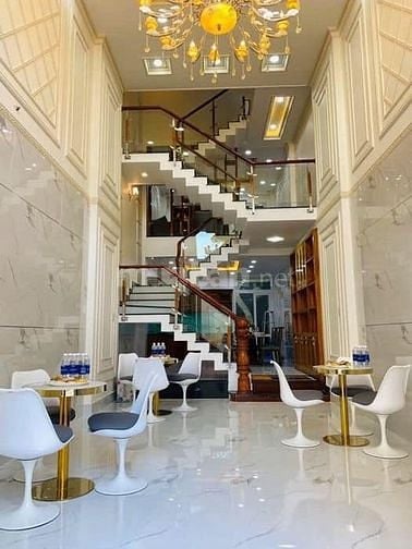 Nhà đẹp đối diện công viên, đường Bình Thành
