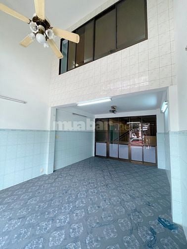 Mặt tiền kinh doanh Lạc Long Quân P5 Q11. 4,2 x 12,4m vuông vức