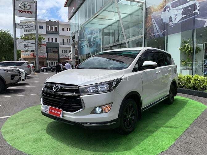 Innova Venturer 2019 số tự động màu trắng - xe đẹp vô nhiều đồ chơi
