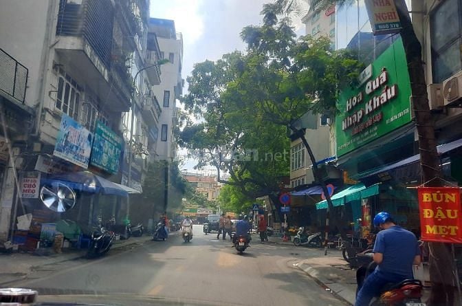 Chính chủ cần bán nhà mặt phố Đội Cấn, Ba Đình.