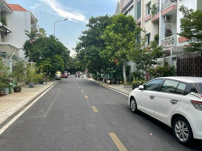 Hai mặt tiền đường Hòa Bình, P5, Q11, DT: 35m X 39m, DTCN: 1.300m.