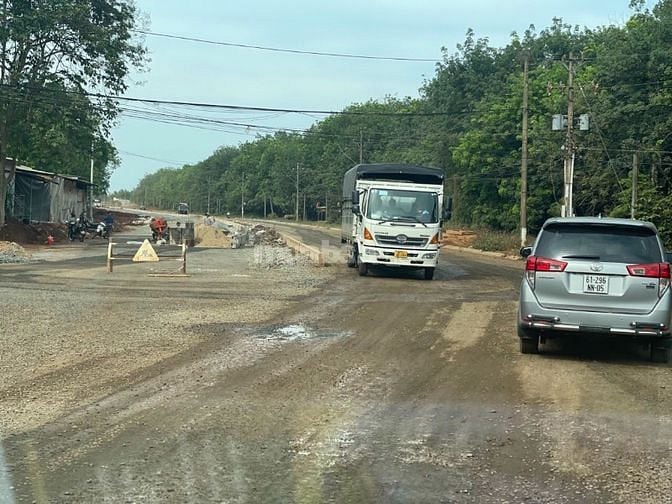 BÁN GẤP 3 NỀN (660M2-TC GIÁ 730TR)MT NHỰA 32M ĐT.752 SÁT CHỢ BÌNH LONG