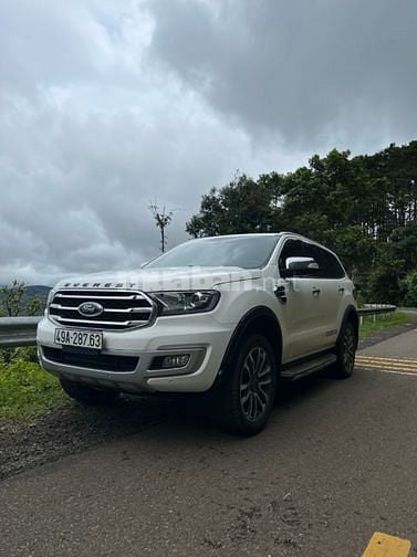 Bán xe Ford Everest 2,0AT turbo Titanium SX 2019, màu trắng