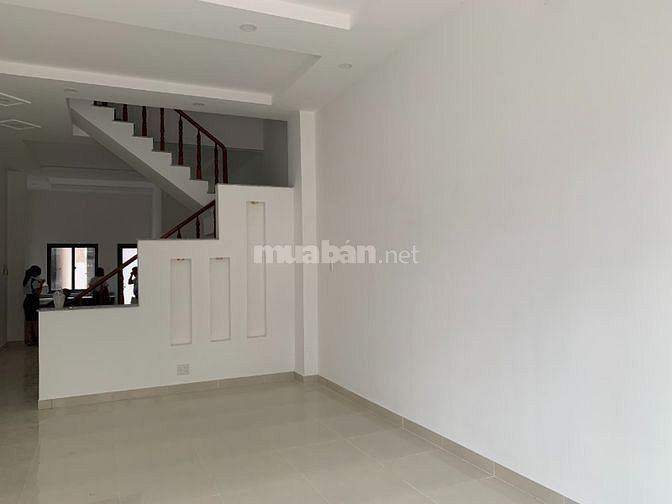 Kẹt tiền bán gấp nhà 1 trệt 2 lầu gần trường Cao Đẳng Bến Tre