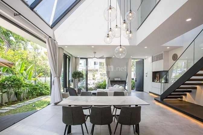 Cho thuê nhà mặt tiền đường Núi Thành, ngang 10m, dtsd: 1000m2