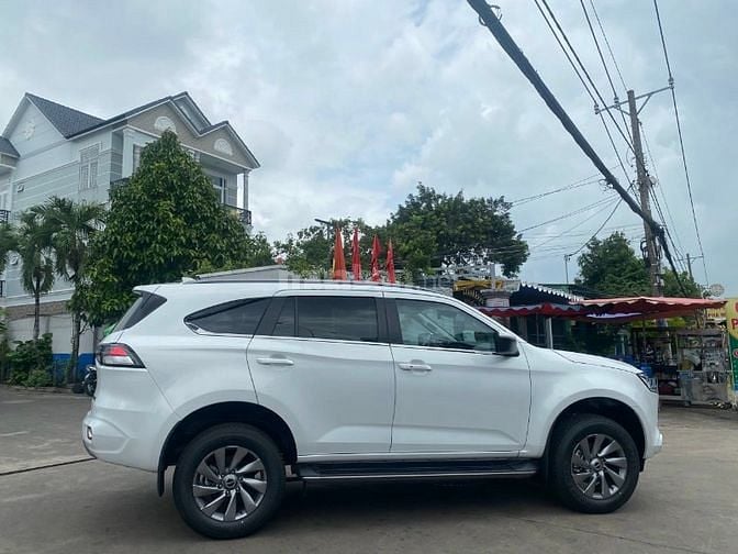 Xe du lịch 7 chỗ 2022 Màu bạc, màu Trắng. Giá rẻ, Giao ngay