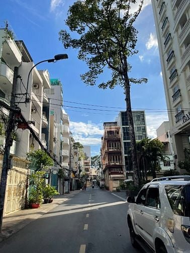 CƯ XÁ ĐÔ THÀNH 5 Lầu thang máy 9 phòng Nở hậu