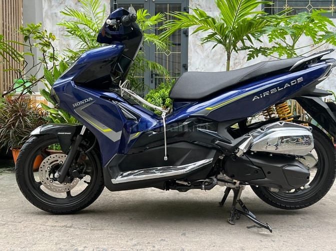 Mới về AirBlade Fi 1 cặp xe AirBlade Fi xanh, biển số thành phố