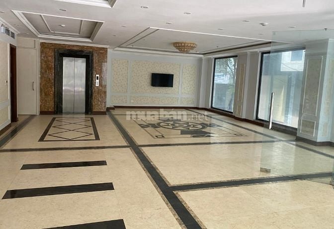 Bán khách sạn 4 sao Lê Văn Lương, 9 tầng KD 1.2 tỷ/tháng - 63.5 tỷ