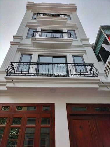 BÁN NHÀ QUẬN LONG BIÊN, THIẾT KẾ HIỆN ĐẠI 5 TẦNG.DT 40M2. 
