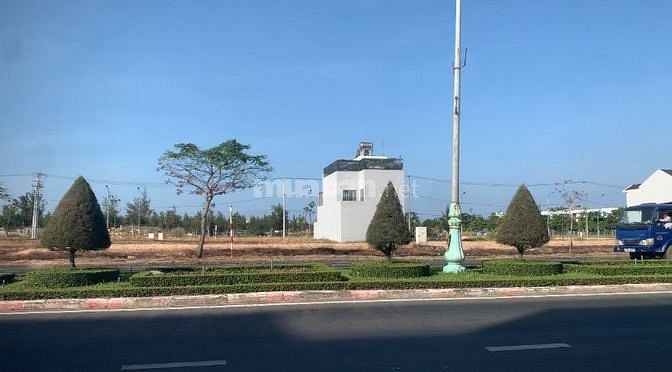 Lô đất nền duy nhất mặt tiền Hùng Vương cạnh Regal Maison giá sập hầm