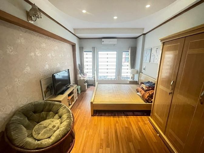 Bán nhà Mặt ngõ An Sơn giá 3.3 tỷ, 32m2, xây 5 tầng, ở được luôn.