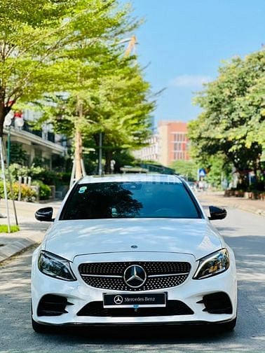 Mercedes_BenZ C300 AMG Model 2019 Trắng Đỏ 