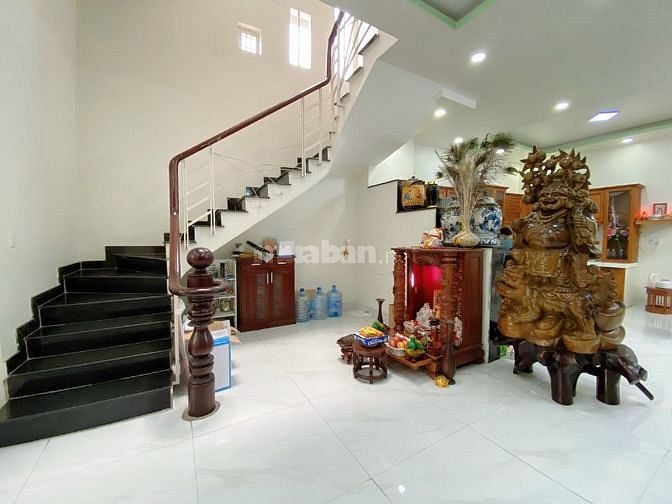 Bán nhà  chia TS  Hoàng Diệu, Q4 giá rẻ 61m2/ 1 tỷ 750tr  nhà 1T 1L SH