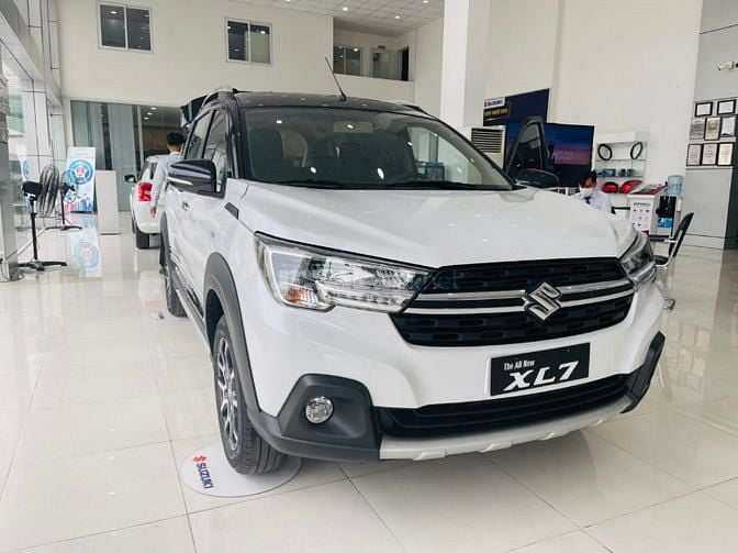 Suzuki XL7 2022 màu trắng giao ngay giảm khủng
