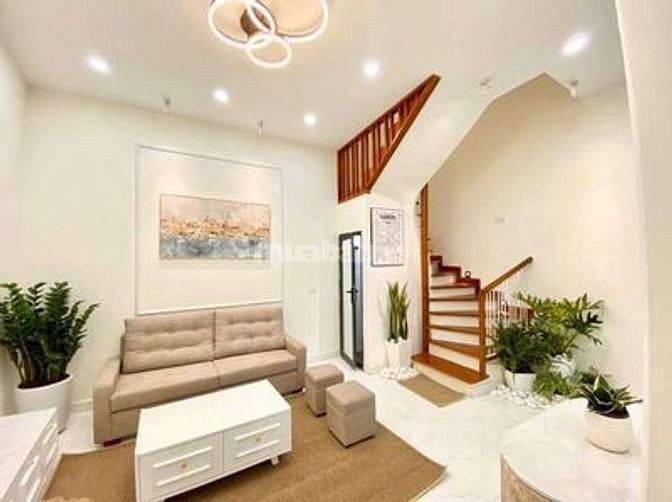 Cần bán nhanh nhà Khu VIP phố Vạn Bảo giá 2,7 tỷ, 18mx5 tầng, ngõ gần