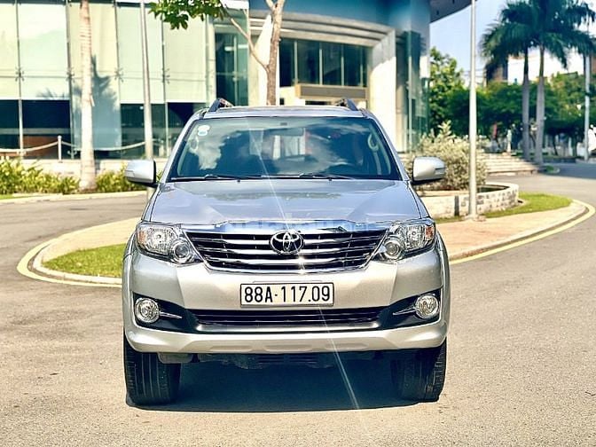 CẦN BÁN GẤP CHIẾC FORTUNER 2.7V AT 2016 SIÊU ĐẸP.