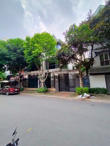 Bán nhà BT mặt phố Thọ Tháp, khu ĐT Dịch Vọng, Cầu Giấy. Giá 57 tỷ