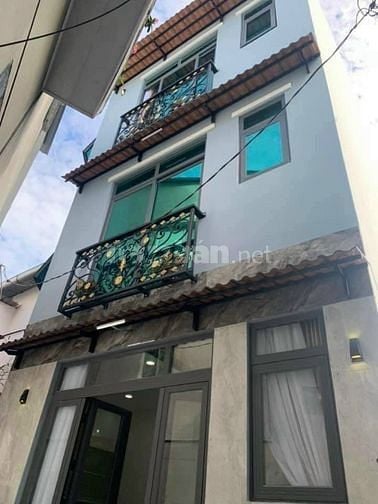Bán căn nhà đường Cách Mạng Tháng 8, Quận 10, vị trí đẹp, giá tốt