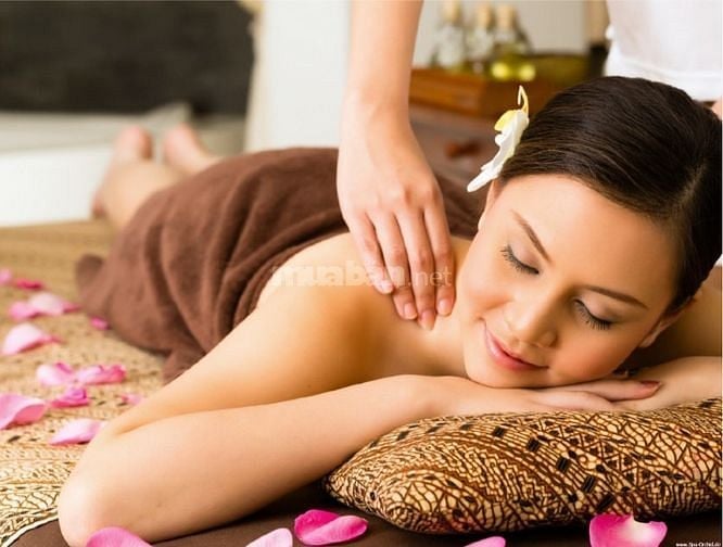 Nam massage cho nữ tận nơi theo yêu cầu  