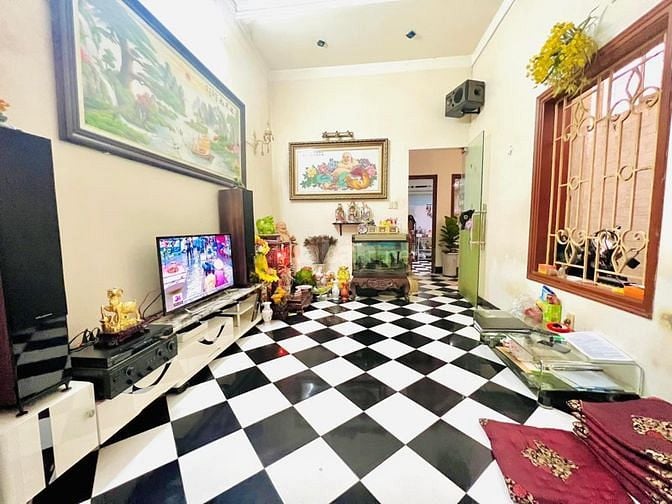 BÁN GẤP NHÀ NGUYỄN CAO- LÔ GÓC - MẶT TIỀN RỘNG - GẦN PHỐ