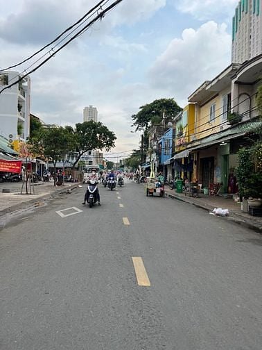 Kẹt tiền bán gấp MT Ông ích khiêm 2 tầng 10 tỷ, kết cấu 1 trệt 1 lầu 