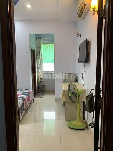 Cho thuê phòng trọ có hai cửa sổ mặt tiền đường Hoàng Sa Q1