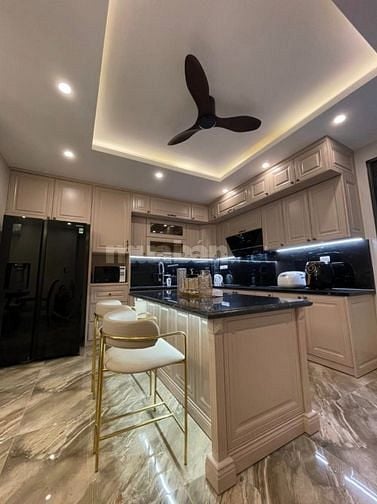 Bán nhà Ngọc Lâm 70 M2, 7 Tầng, Mặt Tiền 5.5 M, Giá 1X Tỷ.