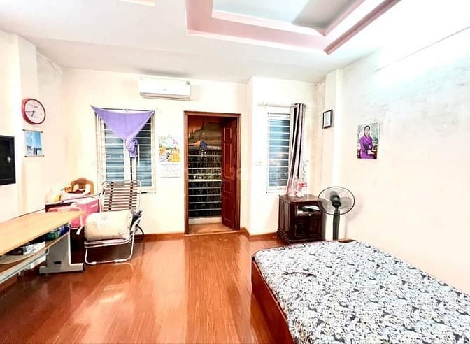 Bán nhà Dịch Vọng, Cầu Giấy 40m, 3T giá 3.8 tỷ, an sinh đỉnh