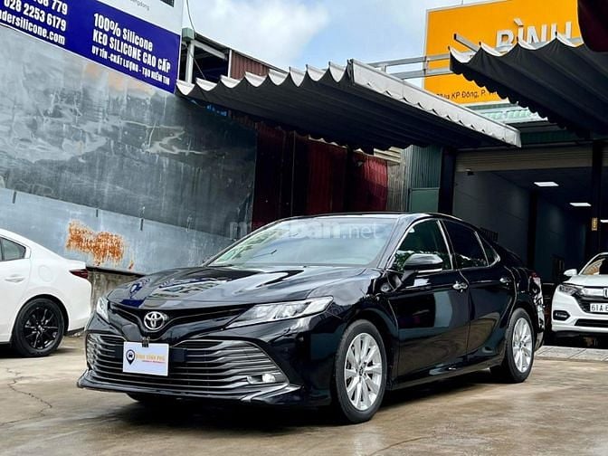 Toyota Camry 2.0 G màu đen biển HCM  — Sản Xuất 2021  