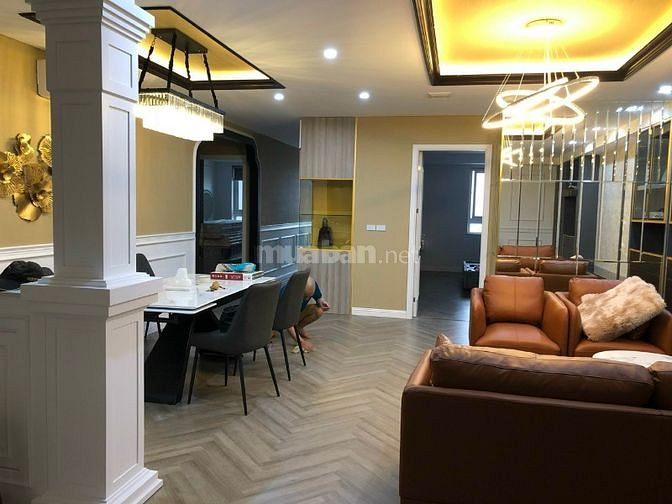 Bán căn hộ chung cư 187 Nguyễn Lương Bằng, 132m2, 4PN+ 2WC, đủ NT