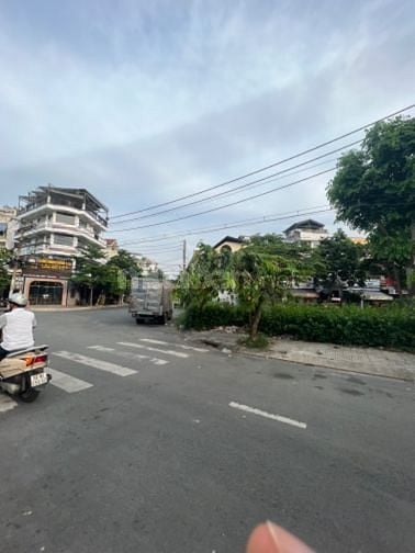 Nhà Bán P7 MT phạm Huy thông 5 x 18m ( 1 trệt 3 lầu ) 
