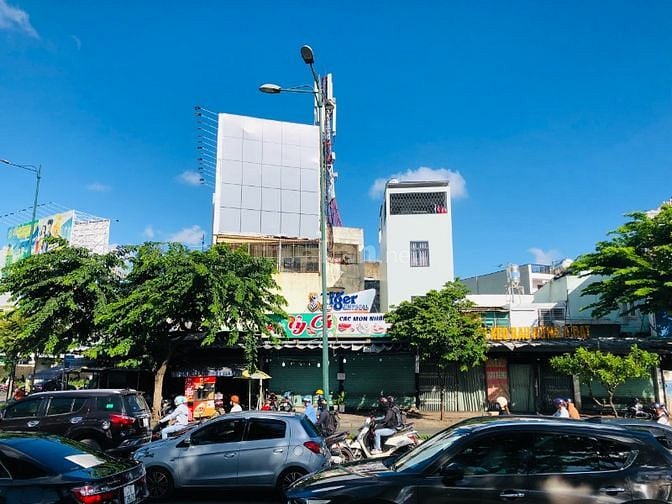 Cần bán nhà mặt tiền ,đường Phạm Văn Đồng, P3, Gò Vấp dt 141.2m2.