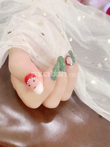 Tuyển thợ phụ tóc làm việc q7.