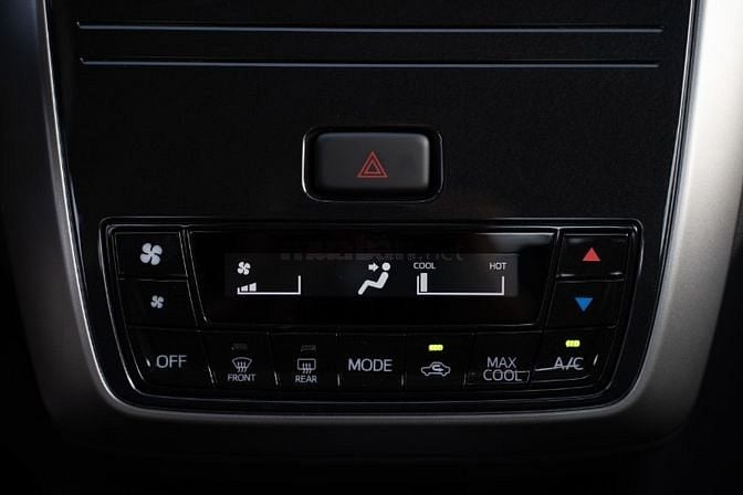 Đời 12/2021 màu đỏ , số tự đông . đi 11000km 