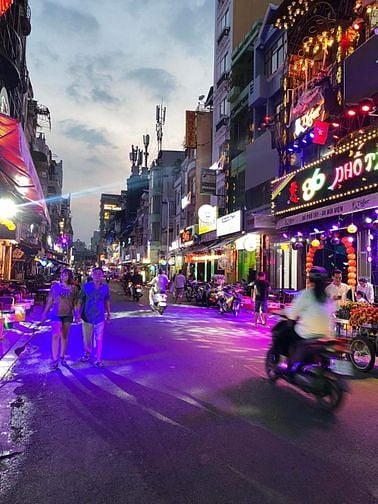 Nhà cần bán hẻm xe hơi,kinh doanh tốt nhất.