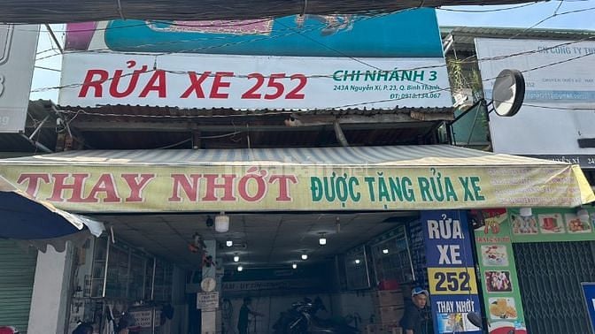 TUYỂN NAM RỬA XE MÁY, CÓ CHỖ Ở LẠI, LƯƠNG TỪ 9 - 12 TRIỆU/THÁNG