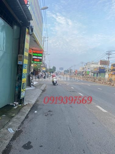 Cho thuê Góc 2MT Quốc Lộ 13, TĐ. Dt:9,5*30. Giá 45 triệu.