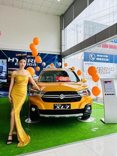 Suzuki XL7 xe OTO 7 chổ Nhập Khẩu Màu Vàng