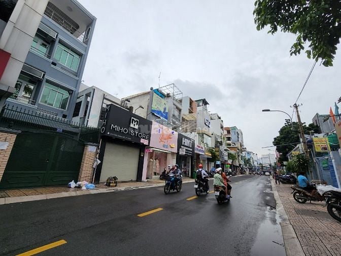bán nhà mặt tiền Hai Bà Trưng  4x20 công nhận 80m giá chỉ 28.9 tỉ.