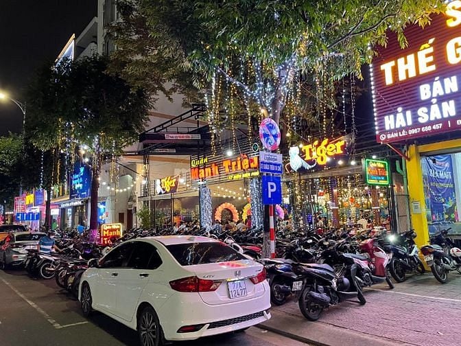 Nhà hàng Hải Sản Mạnh Triều tuyển dụng phục vụ: