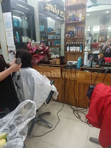 Tuyển nhân viên làm tóc  thành thạo 