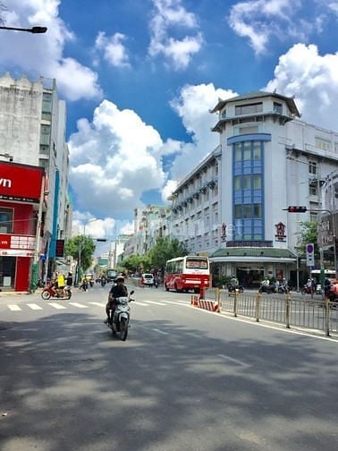 Hot! Mặt tiền Trần Hưng Đạo, Q5. DT: 4.2*17, 5 tầng