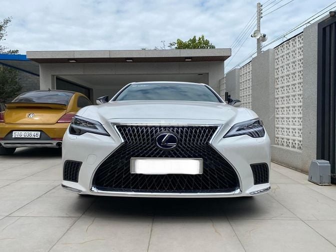 Bán Lexus LS 500H, sản xuất 2021, 1 chủ từ đầu, rẻ hơn xe mới 3 đồng 