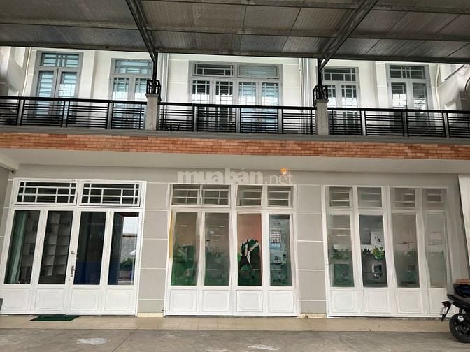Nhà RỘNG có sân 12x25m 1 lầu, 8P lớn đ. 12m gần chợ 184/2 Tân Hương 