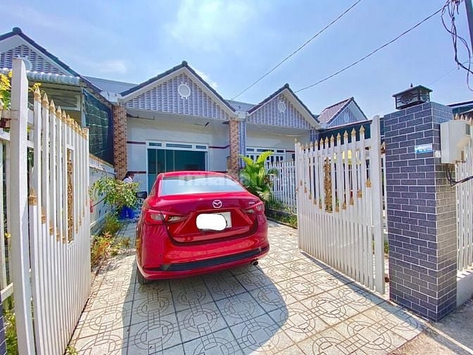 Nhà vườn đường ô tô đậu trong sân liền kề KCN Giao Long