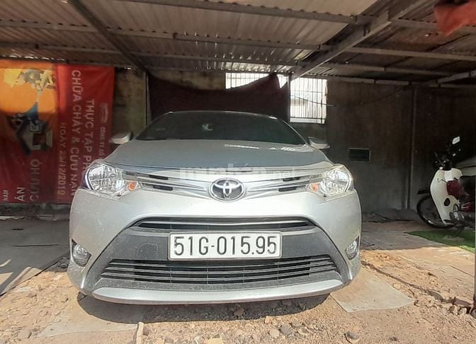 Bán xe vios số tự động 2017 màu bạc mới 99% 375 triệu 