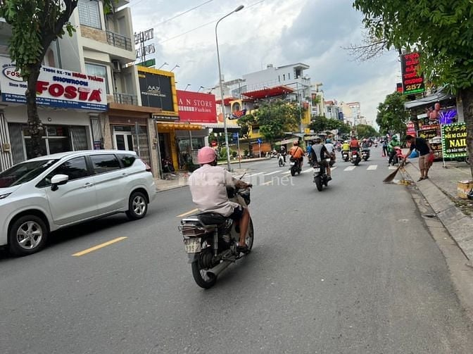 Cho thuê nhà MT Trần Hưng Đạo, 4x18, 2 lầu, st, 25tr/t