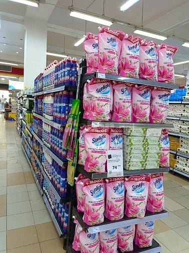 Cửa hàng  cần  tuyển  10 người  phụ  việc 